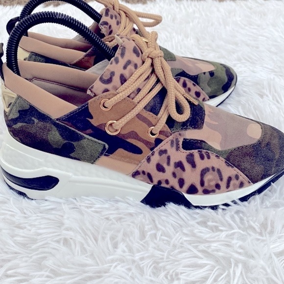 Steve Madden animal print cliff sneakers - Picture 6 of 9